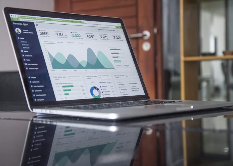 Analisi di mercato per PMI: studiare i competitor con strumenti gratuiti e AI